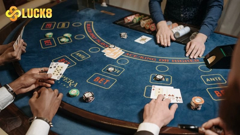 Kinh nghiệm chơi Baccarat do chuyên gia LUCK8 chia sẻ
